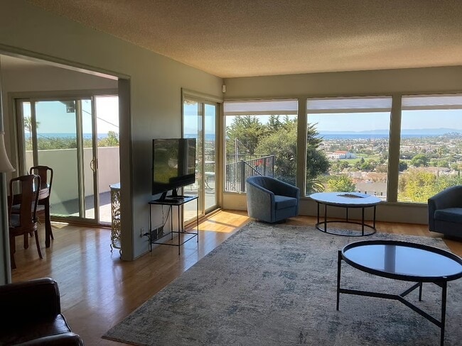 Building Photo - 911 Paseo Ferrelo