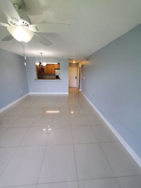 Foto del edificio - 9945 W Flagler St