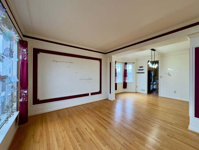 Foto del edificio - Spacious 4Bed/2.5 Bath Home with Large Yar...