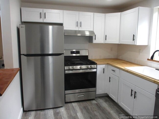 Building Photo - North Tacoma Home with Old World Charm