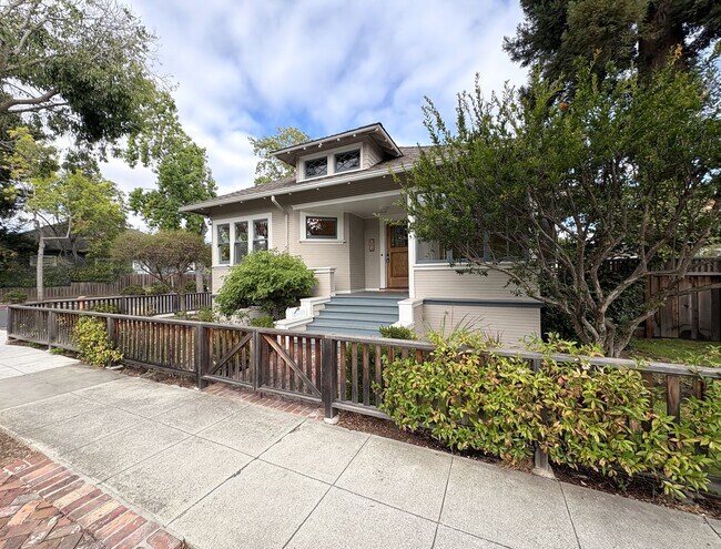 Foto del edificio - Charming Craftsman Style Home for Rent in ...