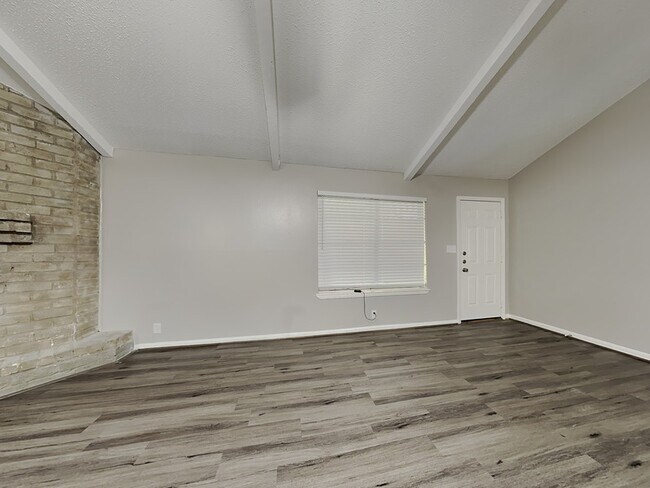 Building Photo - 23123 Bayleaf Dr