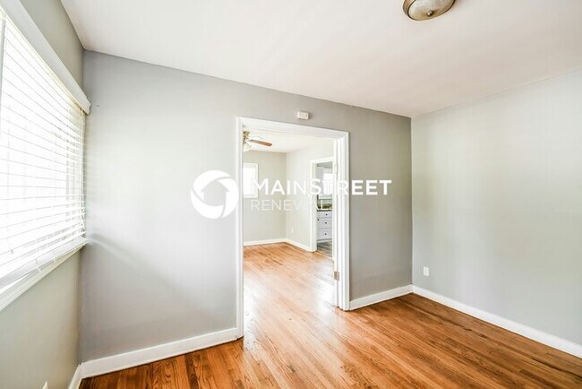 Foto del edificio - 3 Bedroom Pet-Friendly Home in Birmingham,...