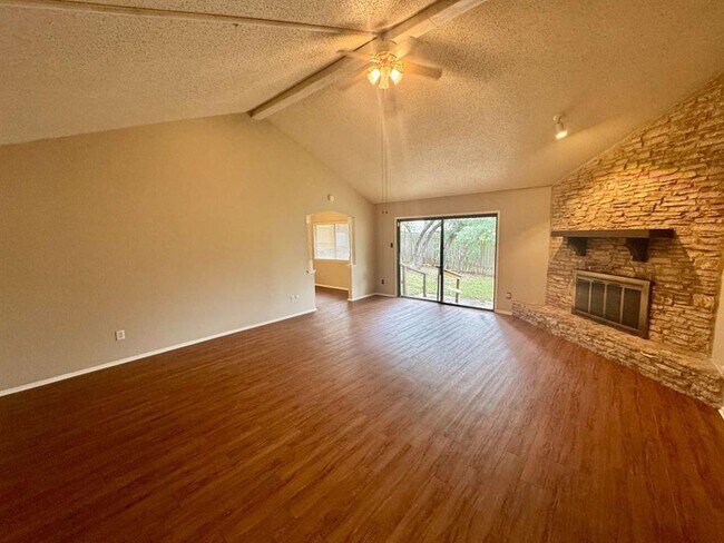 Foto del edificio - 2708 Charlesworth Dr