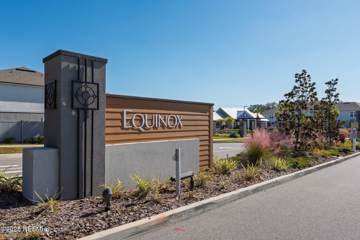 Foto principal - 8378 Retrograde Rd