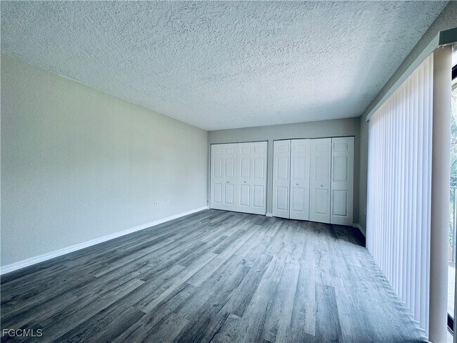 Foto del edificio - 5205 Cedarbend Dr