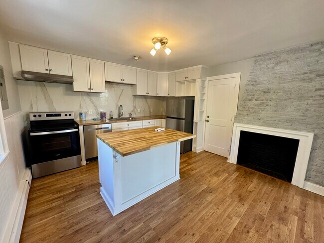 Building Photo - 21 James St