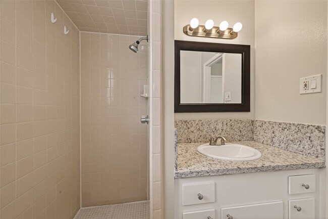 Foto del edificio - 9502 Skyline Dr