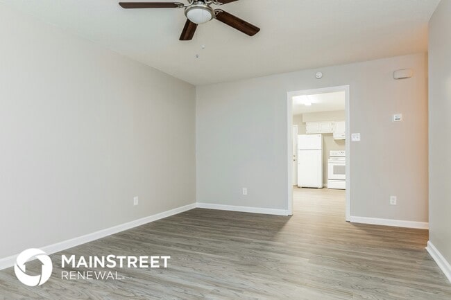 Building Photo - 405 Pineland Ave