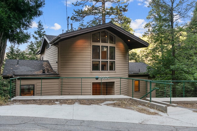 Building Photo - 23876 Lakeview Dr