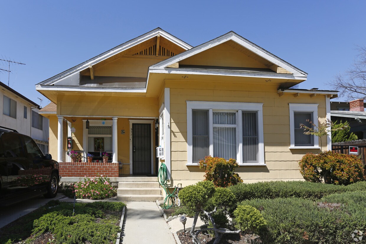 Foto del edificio - 6321-6325 Bright Ave