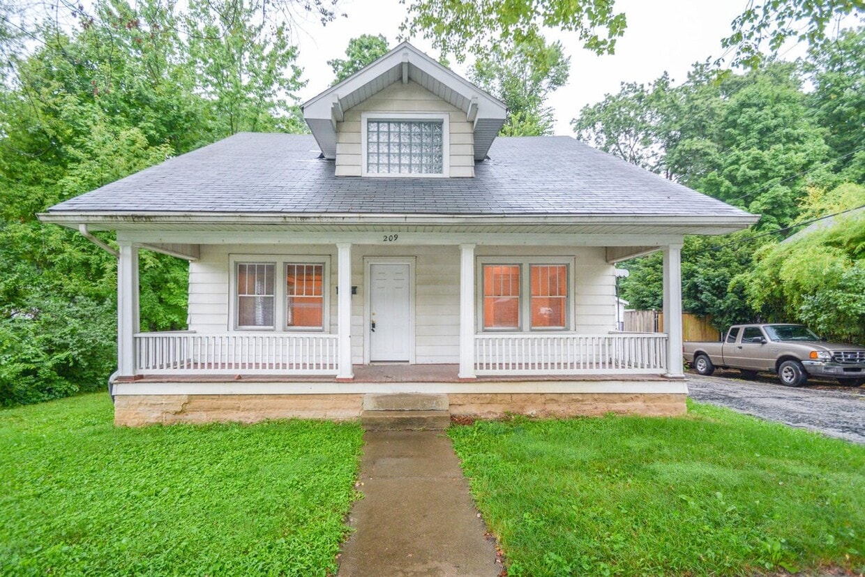 Primary Photo - 209 E 12th St