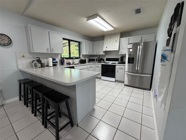 Foto del edificio - 6541 SW 31st St