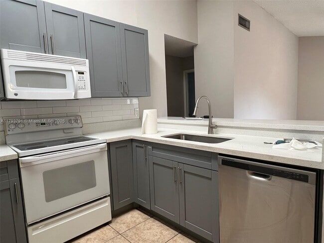 Building Photo - 451 Springdale Cir