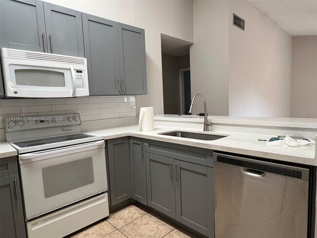 Foto del edificio - 451 Springdale Cir