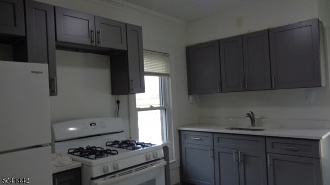 Foto del edificio - 20 Harding Ave
