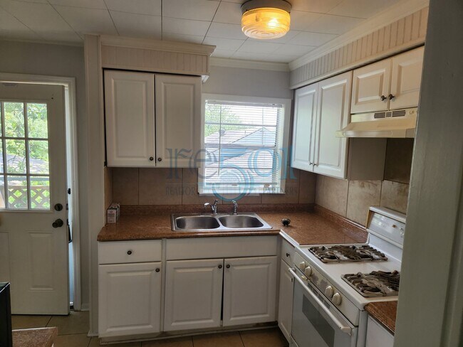 Foto del edificio - Great Apartment In Hillcrest across from Scott Field!!!!!