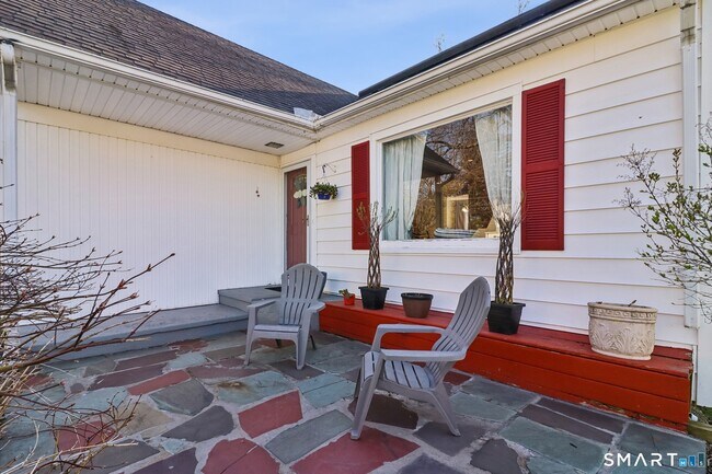 Foto del edificio - 27 Melrose Ave