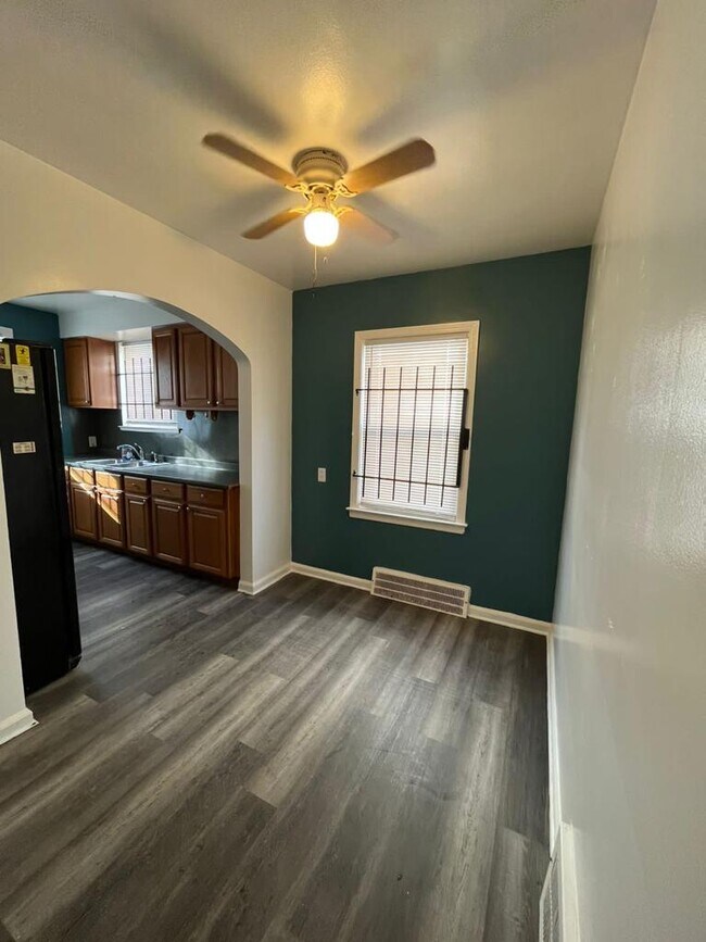 Foto del edificio - 14800 Kilbourne Ave
