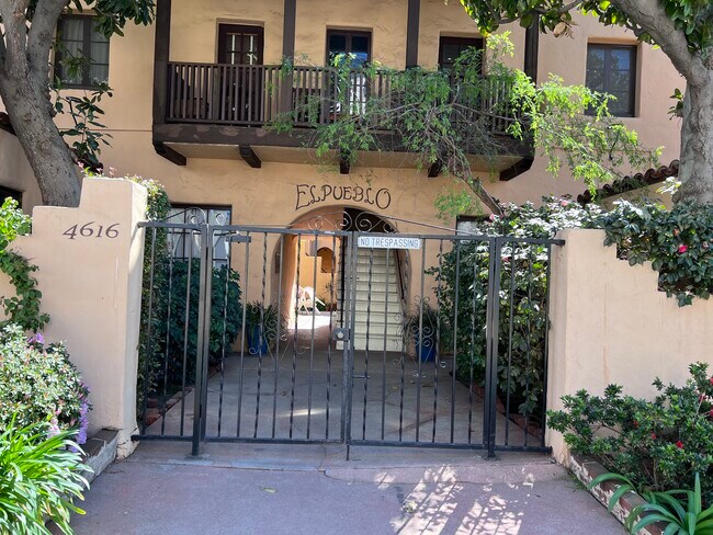 Foto del edificio - 4616 Greenwood Plz