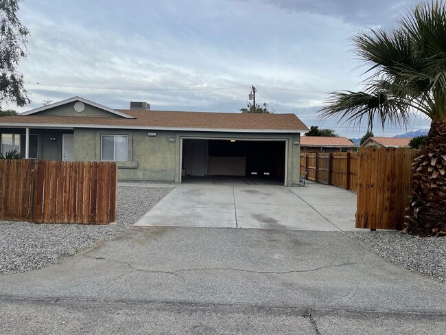 Building Photo - BEAUTIFUL UPDATED 3 BED, 2 BATH