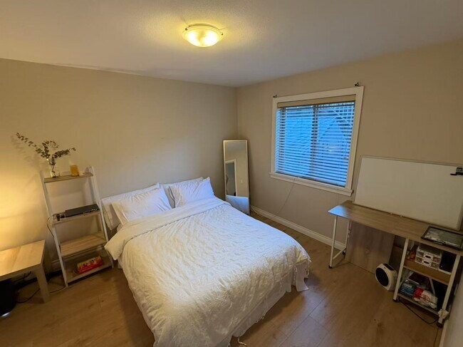 Building Photo - 8435-8171 171 St