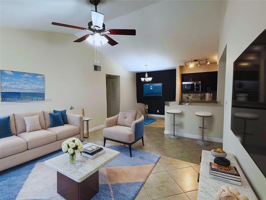 Foto principal - 2926 S University Dr