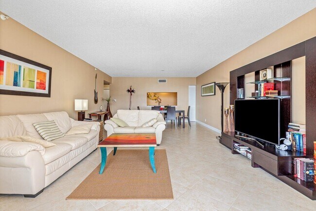 Foto del edificio - 4740 S Ocean Blvd