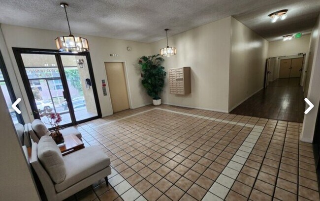 Foto del edificio - 5237 Newcastle Ave