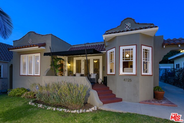 Foto del edificio - 4725 Ambrose Ave