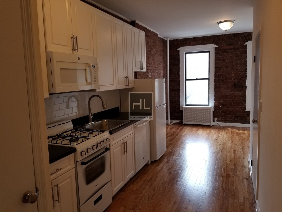 Building Photo - Upper East Side Junior One Bedroom.