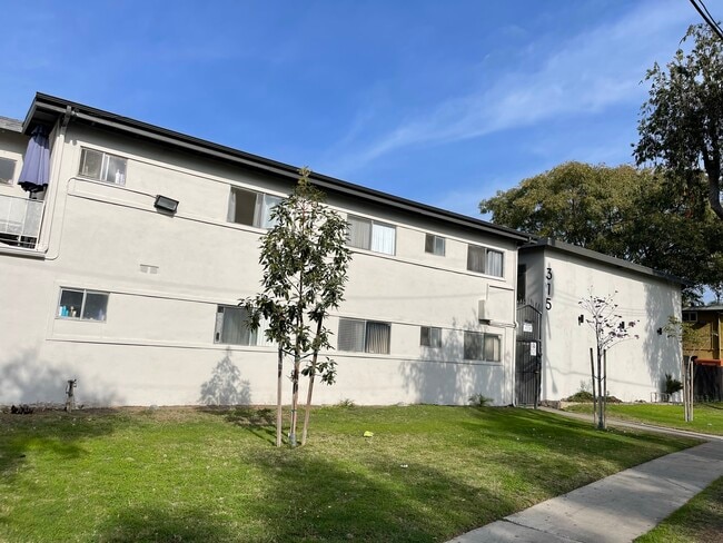 Building Photo - 315 Pearson Ave