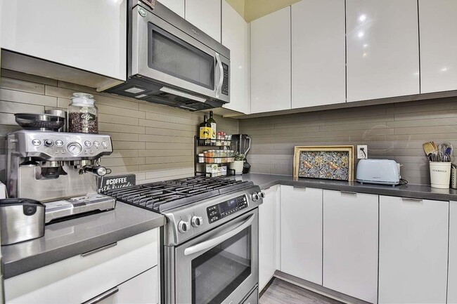 Building Photo - 1135 Windsor Mews