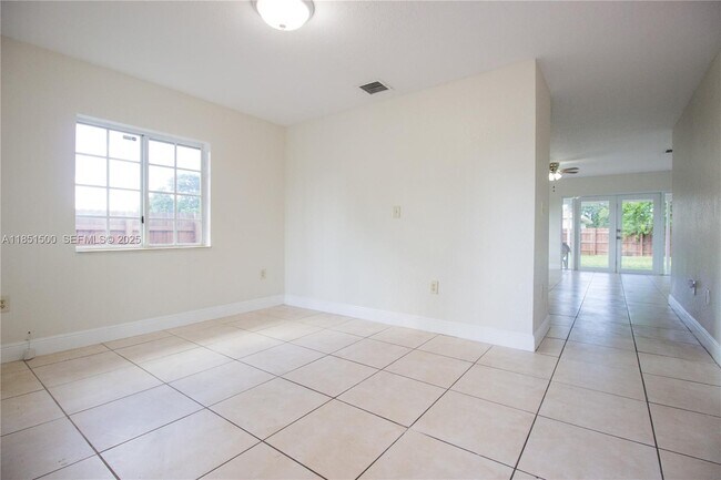 Building Photo - 15650 NW 39th Ct