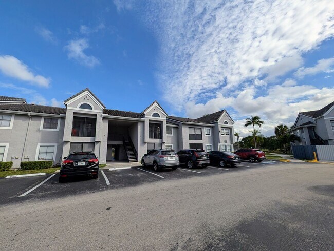 Building Photo - Bright & Well-Located 1BR/1BA Condo – Kendall Area