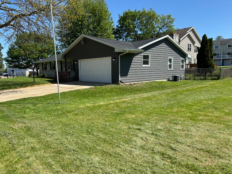 Foto principal - 105 Nygard St