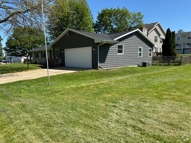 Building Photo - 105 Nygard St