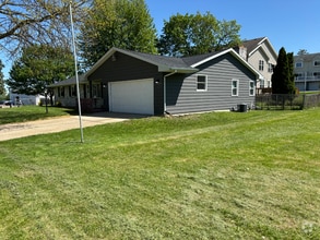 Building Photo - 105 Nygard St