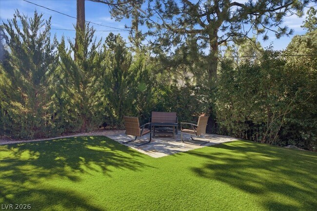 Foto del edificio - 3935 White Fir Way