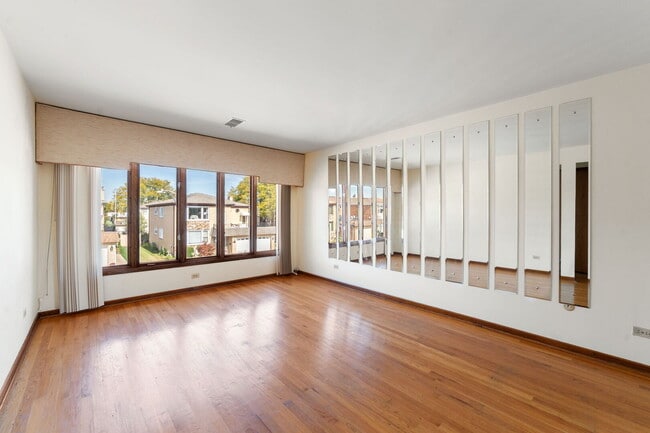 Foto del edificio - 8427 W Windsor Ave