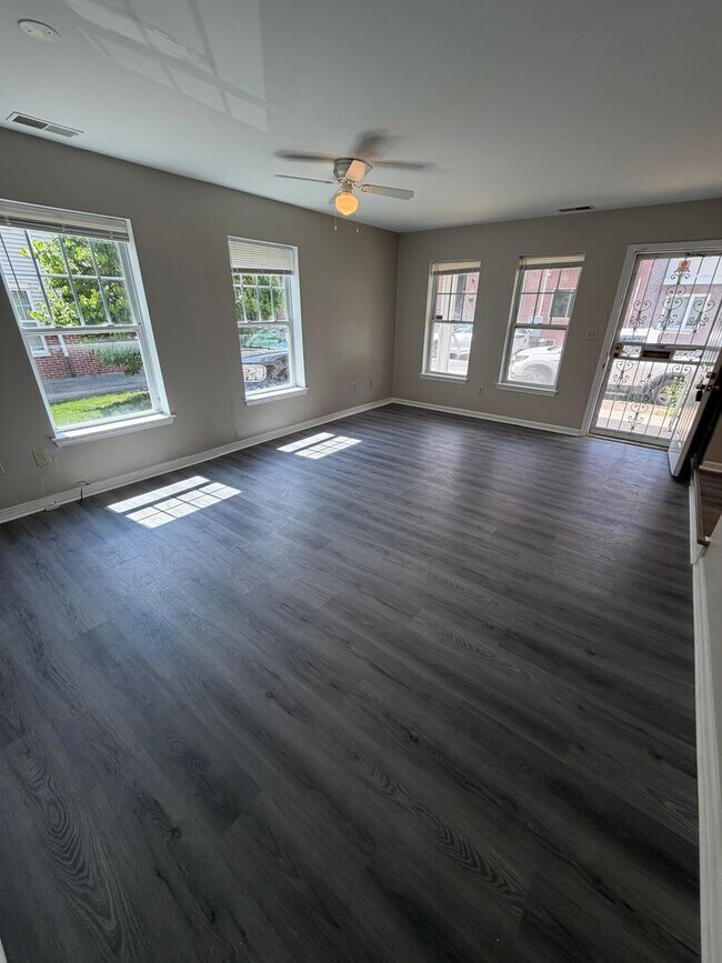 Foto del edificio - ??? MODERN 3BD & 1.5BATH HOUSE WALKING DISTANCE TO TEMPLE UNIVERSITY!!! ???