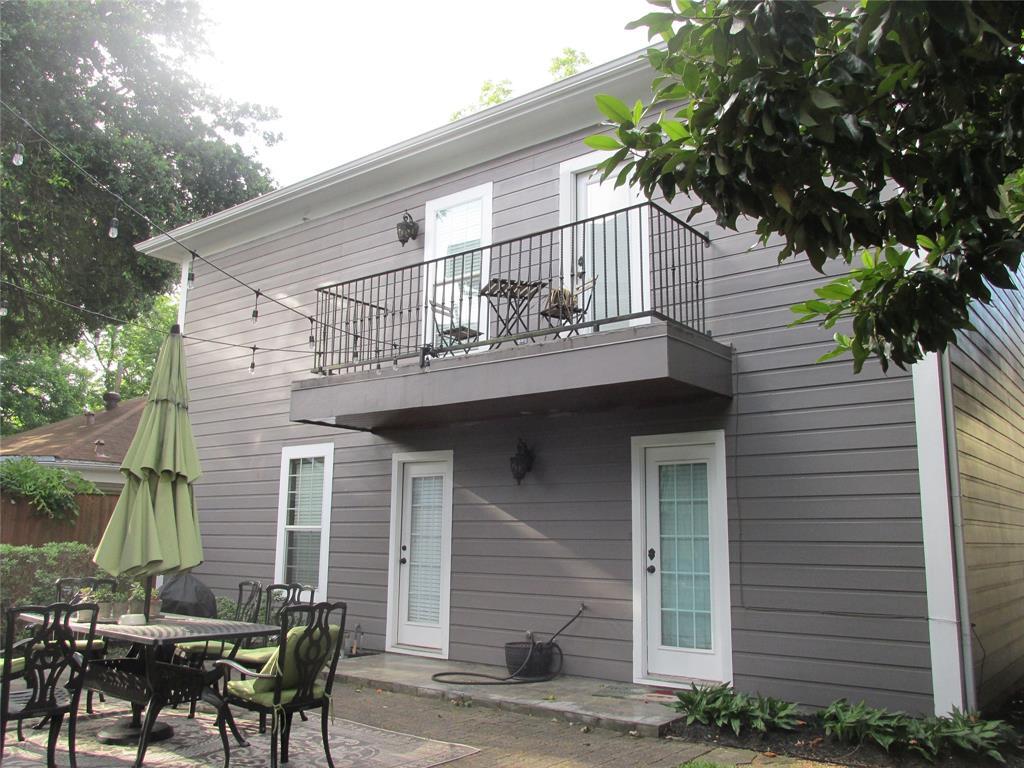 Front of unit. - 842 E 28th St