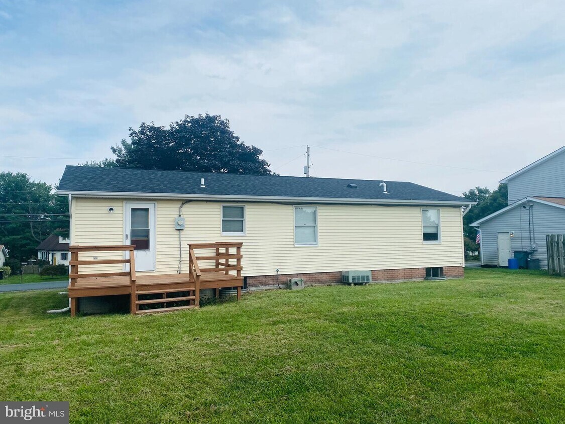 Primary Photo - 106 Obriens Cir