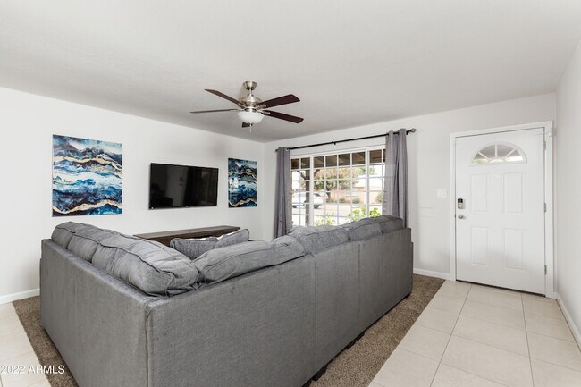 Foto del edificio - 7323 E Lewis Ave