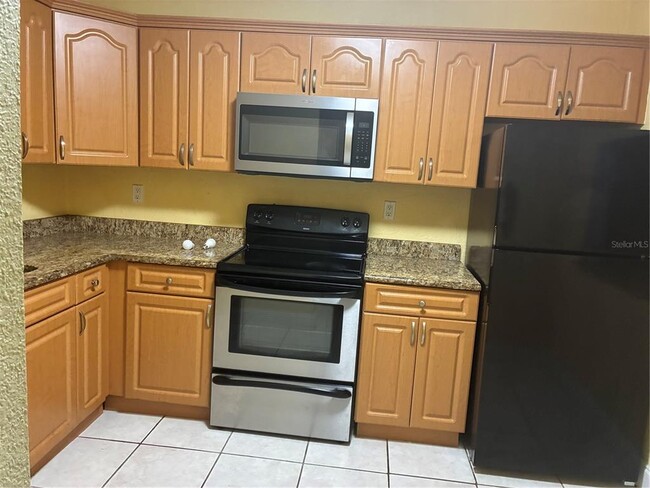 Building Photo - 2850 Somerset Park Dr