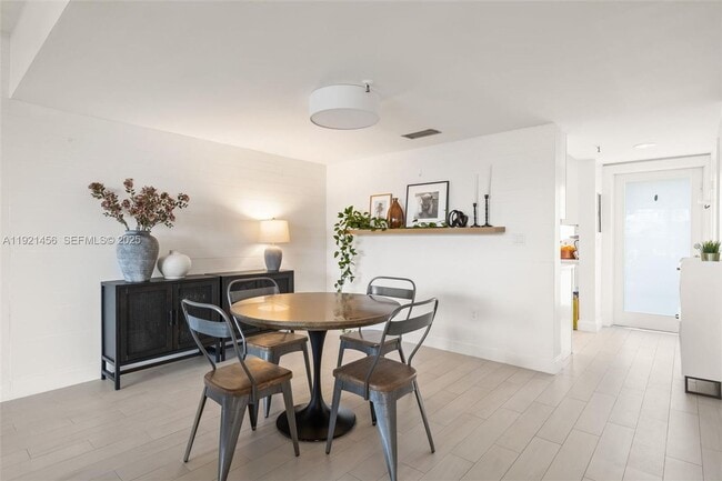 Foto del edificio - 429 Poinciana Island Dr