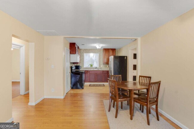 Foto del edificio - 695 Trout St