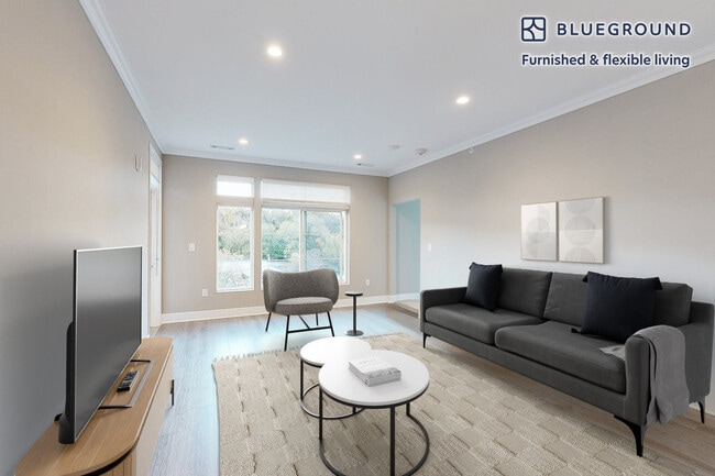 Building Photo - 240 E Shore Rd Building Photo - 240 E Shore Rd