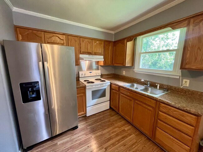 Building Photo - 3 Bed 1 Bath Ranch Style Home in Murfreesb...