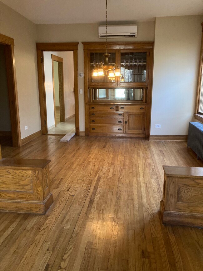 Dining Room - 3656 N Leavitt St